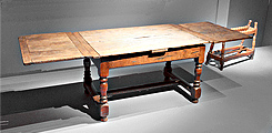 Table à rallonges - Musée de la Cour d'Or - Metz (54)